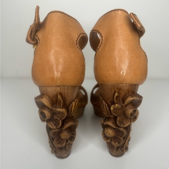 Miu Miu Brown Leather Floral Carved Wooden Heel Sandals - Size 38.5 - Picture 3 of 6